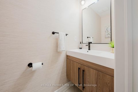 Photo 11 at 22 Adelia Place, King City, King