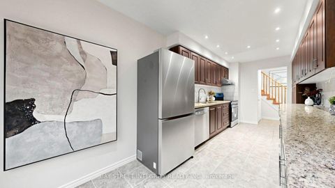 Photo 13 at 41 Jonathan Gate, Yorkhill, Vaughan