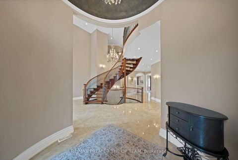 Photo 17 at 62 Autumn Grove Court, Kleinburg, Vaughan