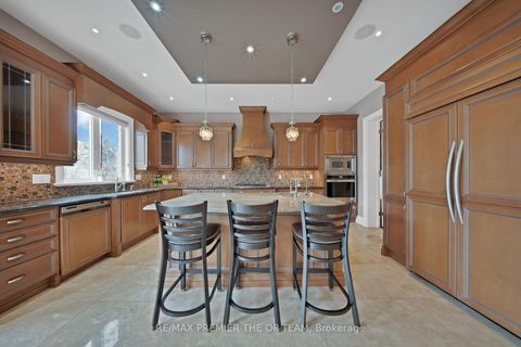 Photo 25 at 62 Autumn Grove Court, Kleinburg, Vaughan