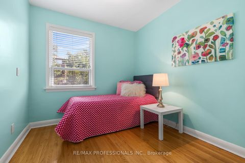 Photo 21 at 21 Brendwin Road, Smythe, Toronto