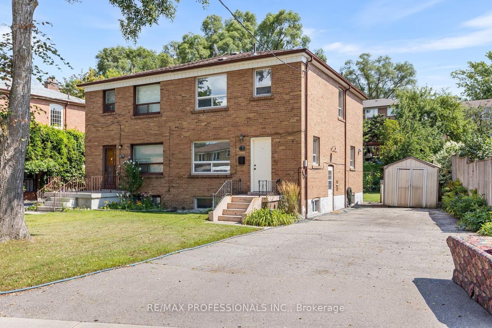 21 Brendwin Road, Smythe, Toronto photo number 2