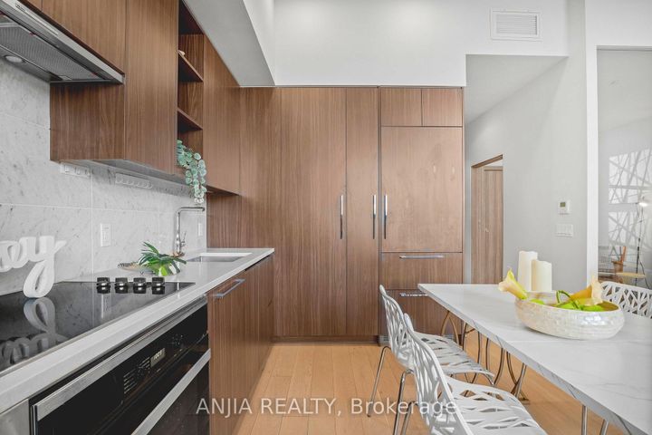 Photo 13 at 607 - 85 McMahon Drive, Bayview Village, Toronto