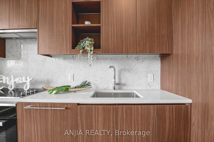 Photo 14 at 607 - 85 McMahon Drive, Bayview Village, Toronto