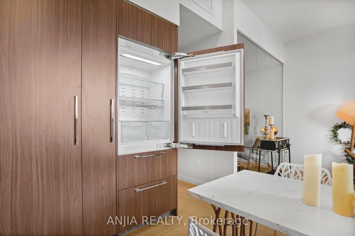 Photo 15 at 607 - 85 McMahon Drive, Bayview Village, Toronto