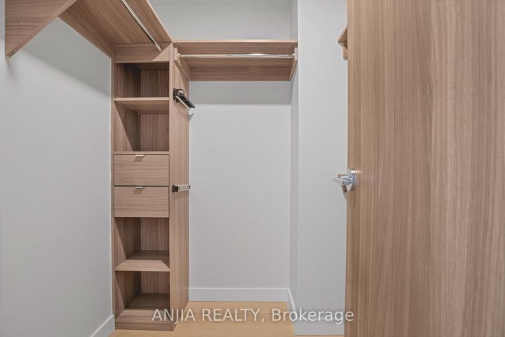 Photo 23 at 607 - 85 McMahon Drive, Bayview Village, Toronto