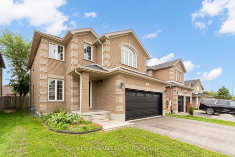 Photo 2 at 7 Empire Drive, Shore, Barrie