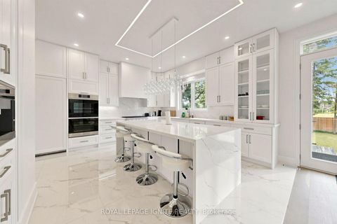 Photo 6 at 26 Devondale Avenue, Newtonbrook West, Toronto