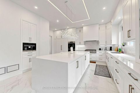 Photo 7 at 26 Devondale Avenue, Newtonbrook West, Toronto