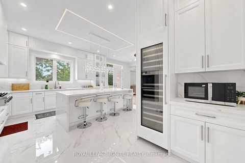 Photo 9 at 26 Devondale Avenue, Newtonbrook West, Toronto