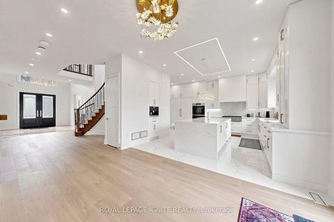Photo 10 at 26 Devondale Avenue, Newtonbrook West, Toronto