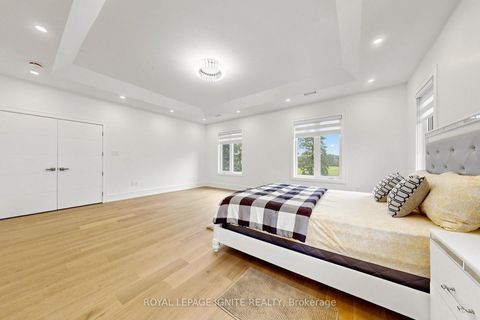 Photo 20 at 26 Devondale Avenue, Newtonbrook West, Toronto