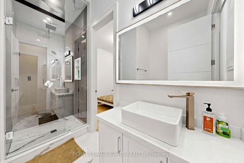 Photo 33 at 26 Devondale Avenue, Newtonbrook West, Toronto