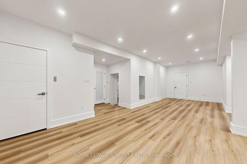 Photo 34 at 26 Devondale Avenue, Newtonbrook West, Toronto