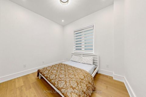 Photo 39 at 26 Devondale Avenue, Newtonbrook West, Toronto