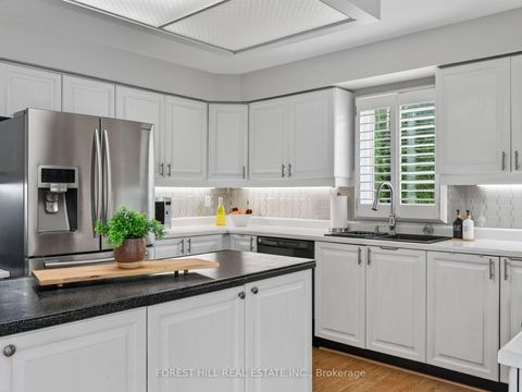 Photo 12 at 36 Trillium Drive, Aurora Highlands, Aurora