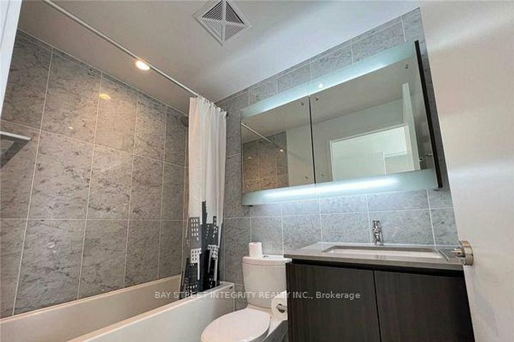 Photo 10 at 303 - 117 McMahon Drive, Bayview Village, Toronto