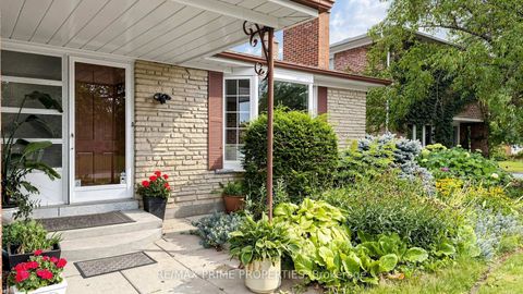 Photo 2 at 3 Leeswood Crescent E, Agincourt North, Toronto
