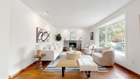 Photo 3 at 3 Leeswood Crescent E, Agincourt North, Toronto