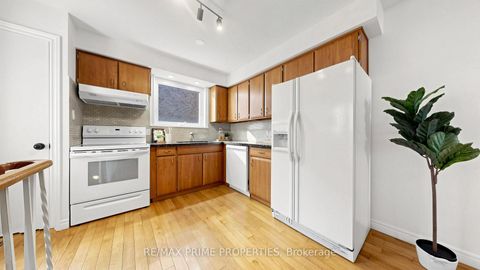 Photo 13 at 3 Leeswood Crescent E, Agincourt North, Toronto