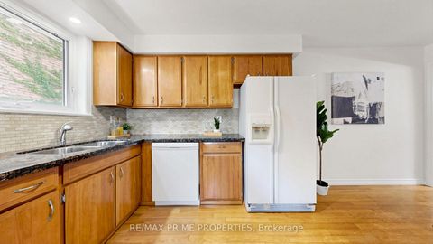 Photo 15 at 3 Leeswood Crescent E, Agincourt North, Toronto