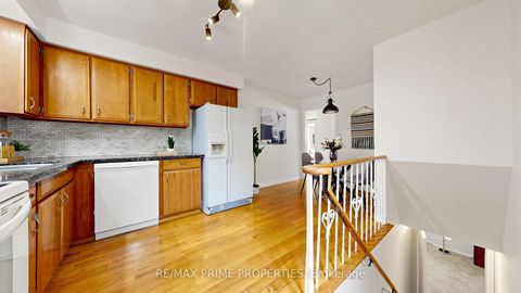 Photo 16 at 3 Leeswood Crescent E, Agincourt North, Toronto