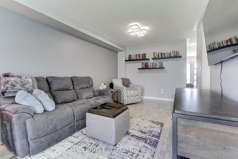 Photo 10 at 17 Hirst Avenue, Keswick South, Georgina