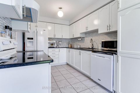 Photo 12 at 17 Hirst Avenue, Keswick South, Georgina