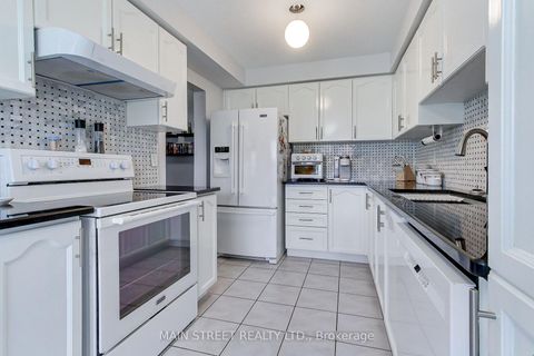 Photo 13 at 17 Hirst Avenue, Keswick South, Georgina