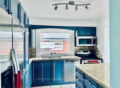 Photo 2 at 22 Beran Drive, Woburn, Toronto