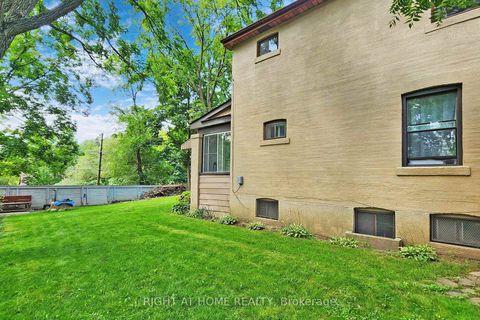 Photo 4 at 1 Edgebrook Drive, Beaumonde Heights, Toronto