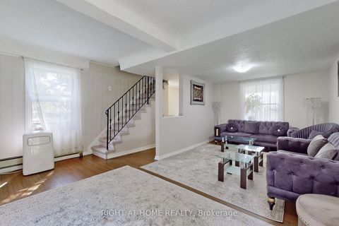 Photo 5 at 1 Edgebrook Drive, Beaumonde Heights, Toronto