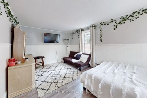 Photo 13 at 1 Edgebrook Drive, Beaumonde Heights, Toronto
