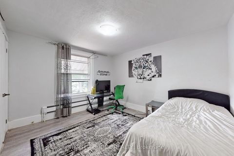 Photo 14 at 1 Edgebrook Drive, Beaumonde Heights, Toronto