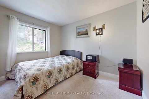 Photo 15 at 1 Edgebrook Drive, Beaumonde Heights, Toronto