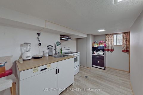 Photo 20 at 1 Edgebrook Drive, Beaumonde Heights, Toronto