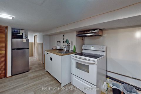 Photo 21 at 1 Edgebrook Drive, Beaumonde Heights, Toronto