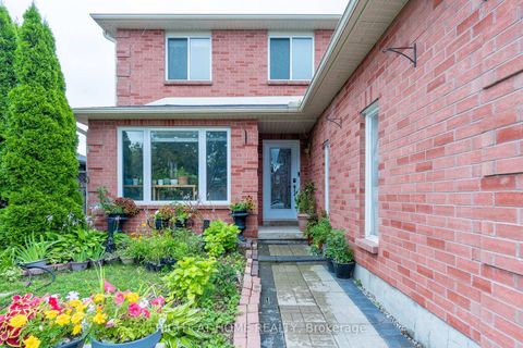 Photo 2 at 19 Cardinal Street, Cundles East, Barrie