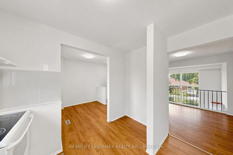 Photo 10 at 8 Rusty Crest Way, Don Valley Village, Toronto