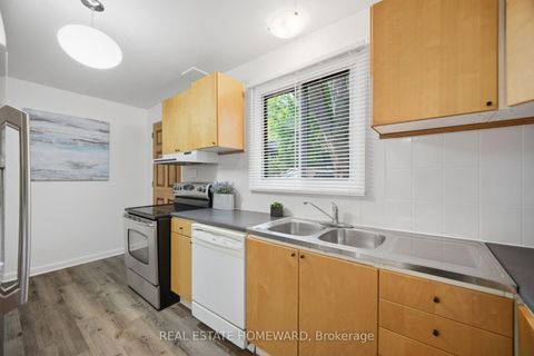 Photo 14 at 3 Shadwell Place, Don Mills, Toronto