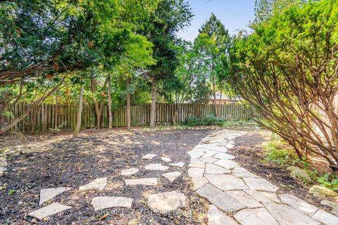 Photo 30 at 3 Shadwell Place, Don Mills, Toronto