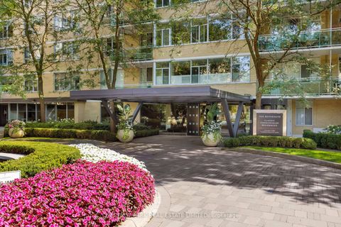Photo 2 at 322 - 1 Benvenuto Place, Casa Loma, Toronto
