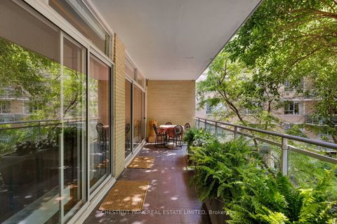 Photo 15 at 322 - 1 Benvenuto Place, Casa Loma, Toronto