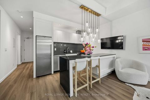 Photo 2 at 202 - 8 Charlotte Street, Waterfront Communities C1, Toronto