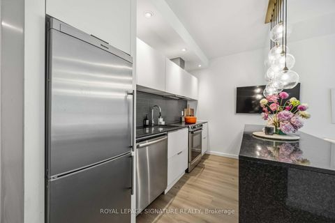 Photo 4 at 202 - 8 Charlotte Street, Waterfront Communities C1, Toronto