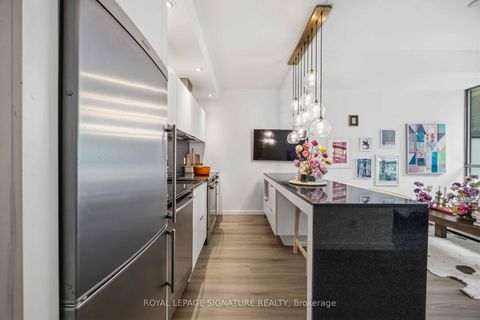 Photo 5 at 202 - 8 Charlotte Street, Waterfront Communities C1, Toronto
