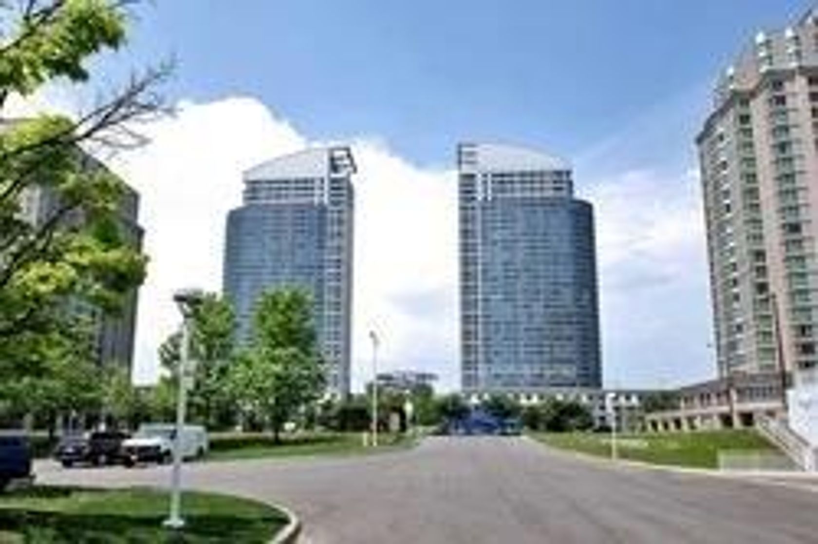 Th 330 - 38 Lee Centre Drive, Woburn, Toronto photo number 2