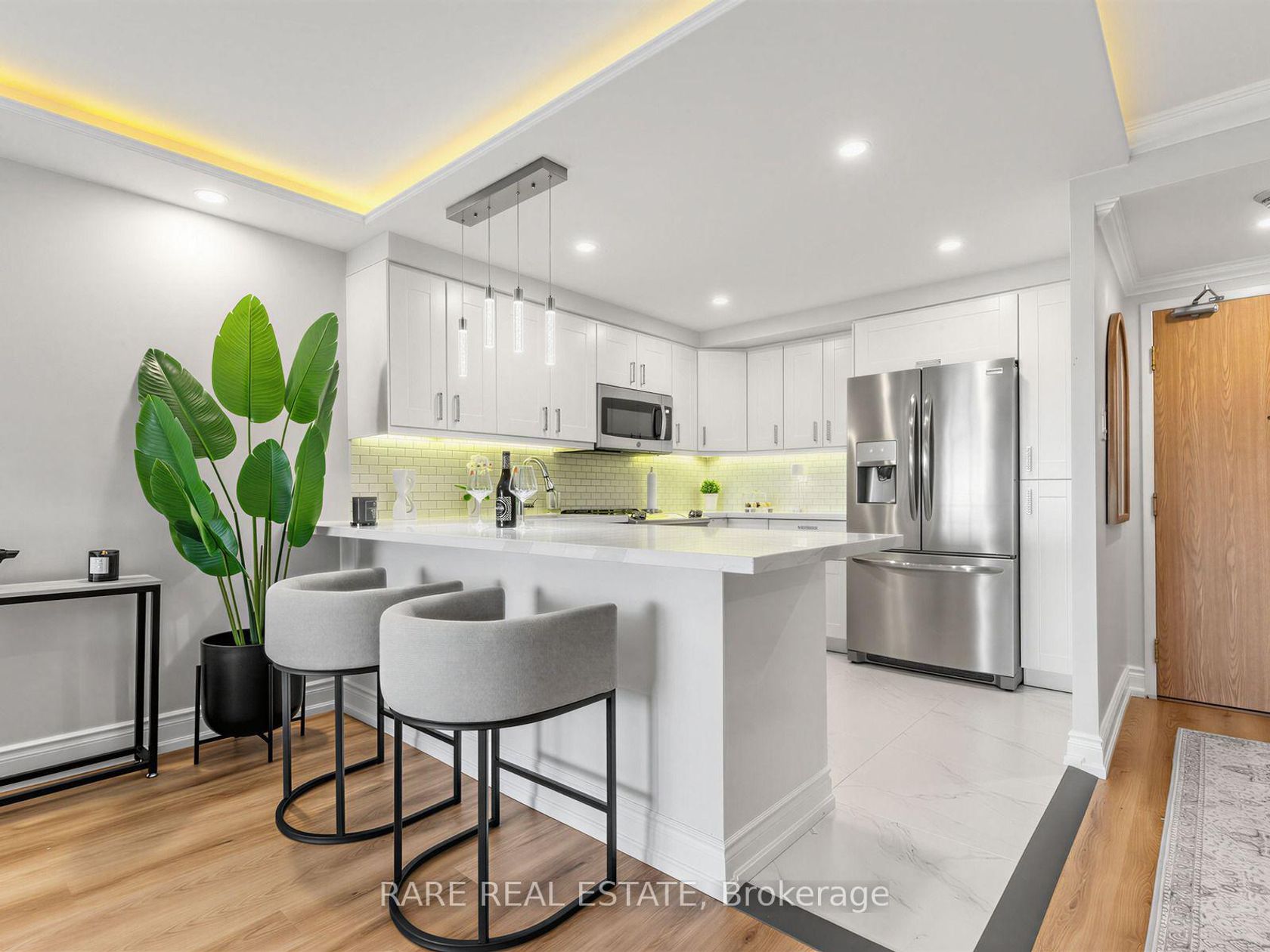 710 - 7601 Bathurst Street, Yorkhill, Vaughan photo number 2