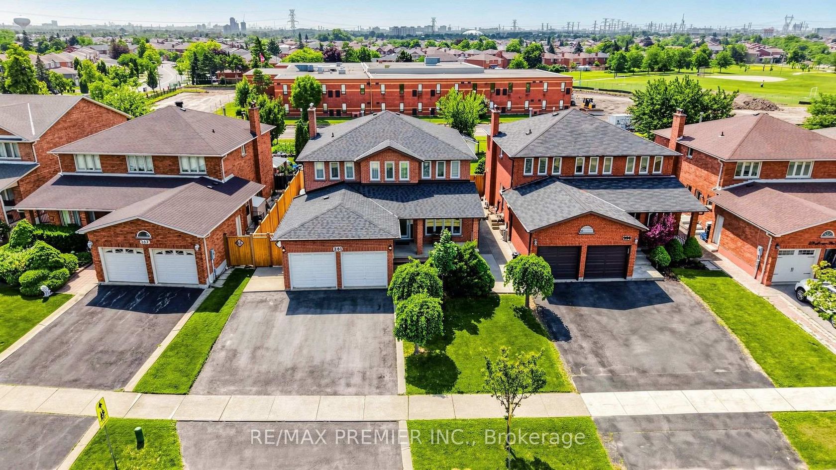 261 Morning Star Drive, West Woodbridge, Vaughan photo number 2