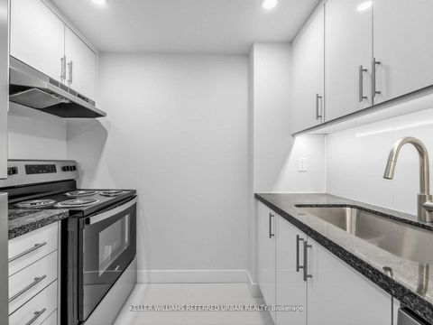 Photo 4 at 217 - 7 Bishop Avenue, Newtonbrook East, Toronto